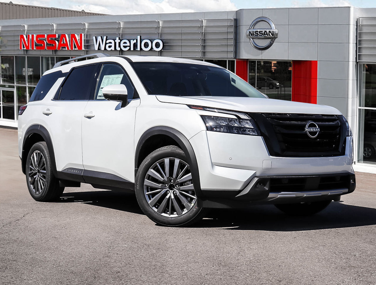 2025 Nissan Pathfinder SL