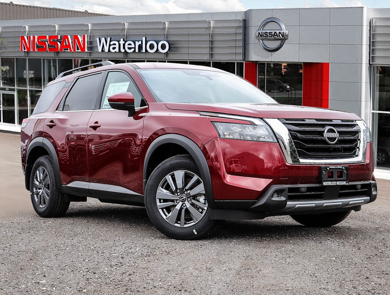 2025 Nissan Pathfinder SV
