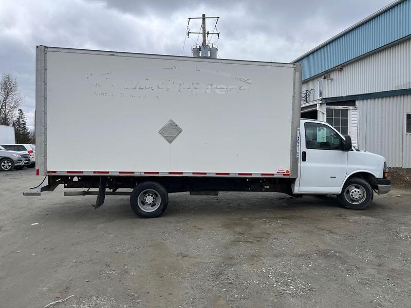 Express Passenger Cutaway 3500 177" Wheelbase DRW