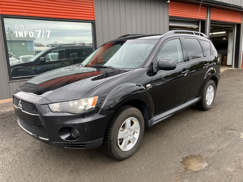 2012 Mitsubishi Outlander ES  AWD