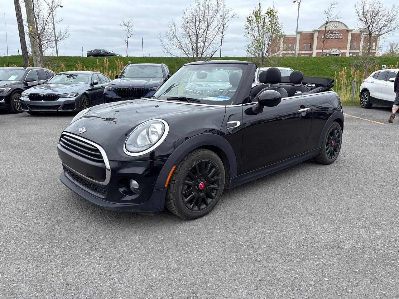2018 MINI Cooper Base essential Package / essential Package