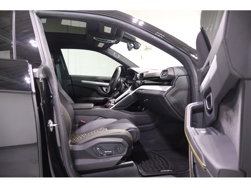 2020 Lamborghini Lamborghiniurus RARE 4-SEATER!   HIGHLY OPTIONED   CLEAN CARFAX, Toronto, Cash