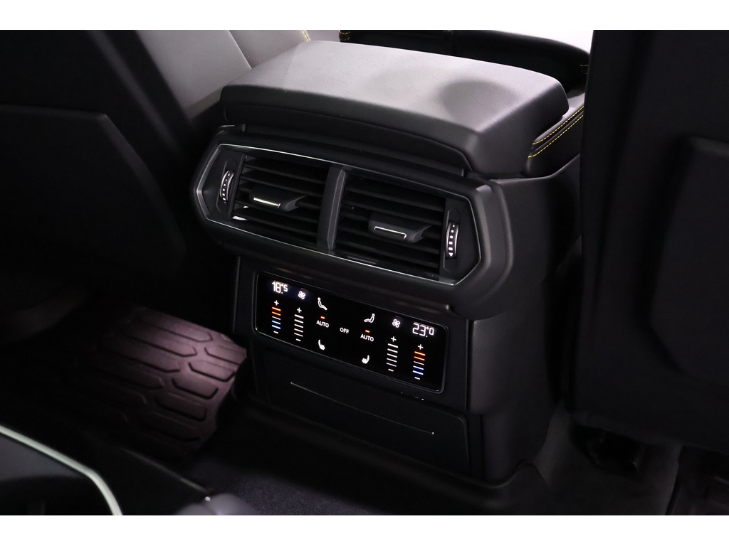 2020 Lamborghini Lamborghiniurus RARE 4-SEATER!   HIGHLY OPTIONED   CLEAN CARFAX, Toronto, Cash