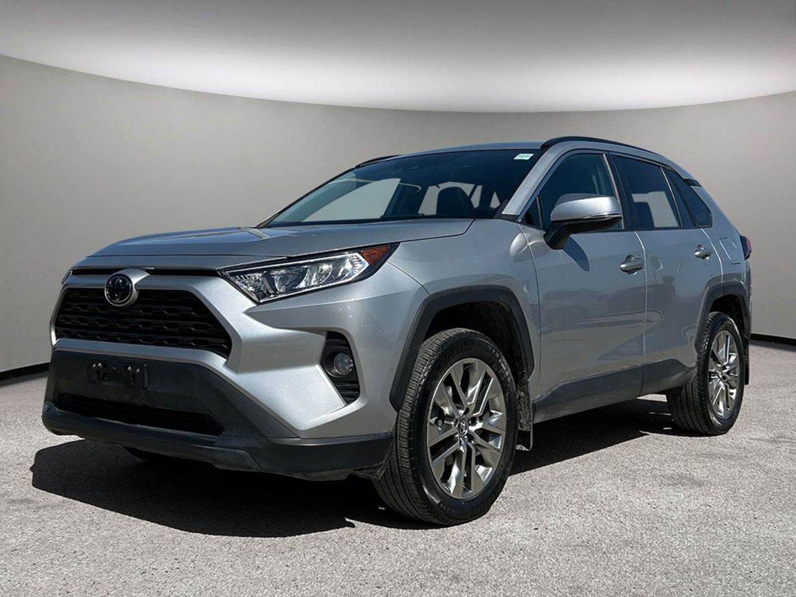 2019 Toyota RAV4 XLE | Clean Carfax | Local MB Vehicle | AWD | Heat
