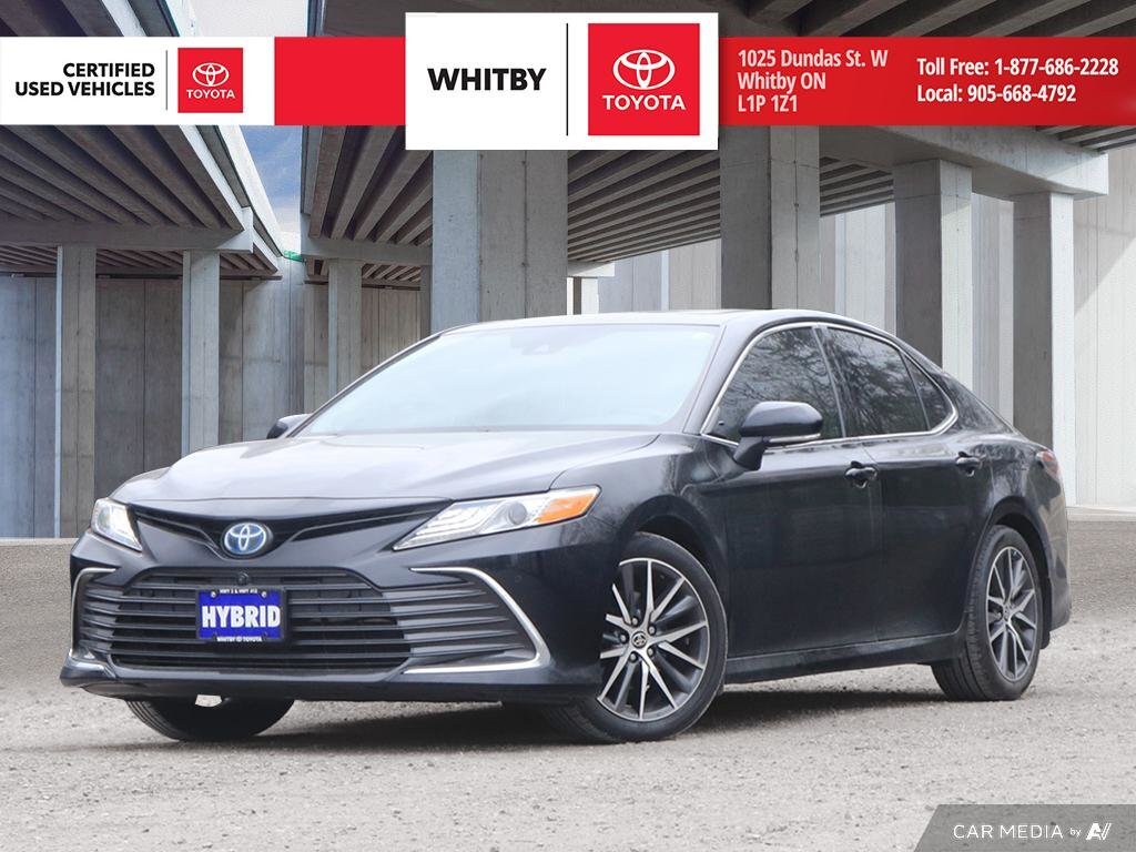 2023 Toyota Camry Hybrid XLE FWD 2.5L / Power Moonroof / Navigation 