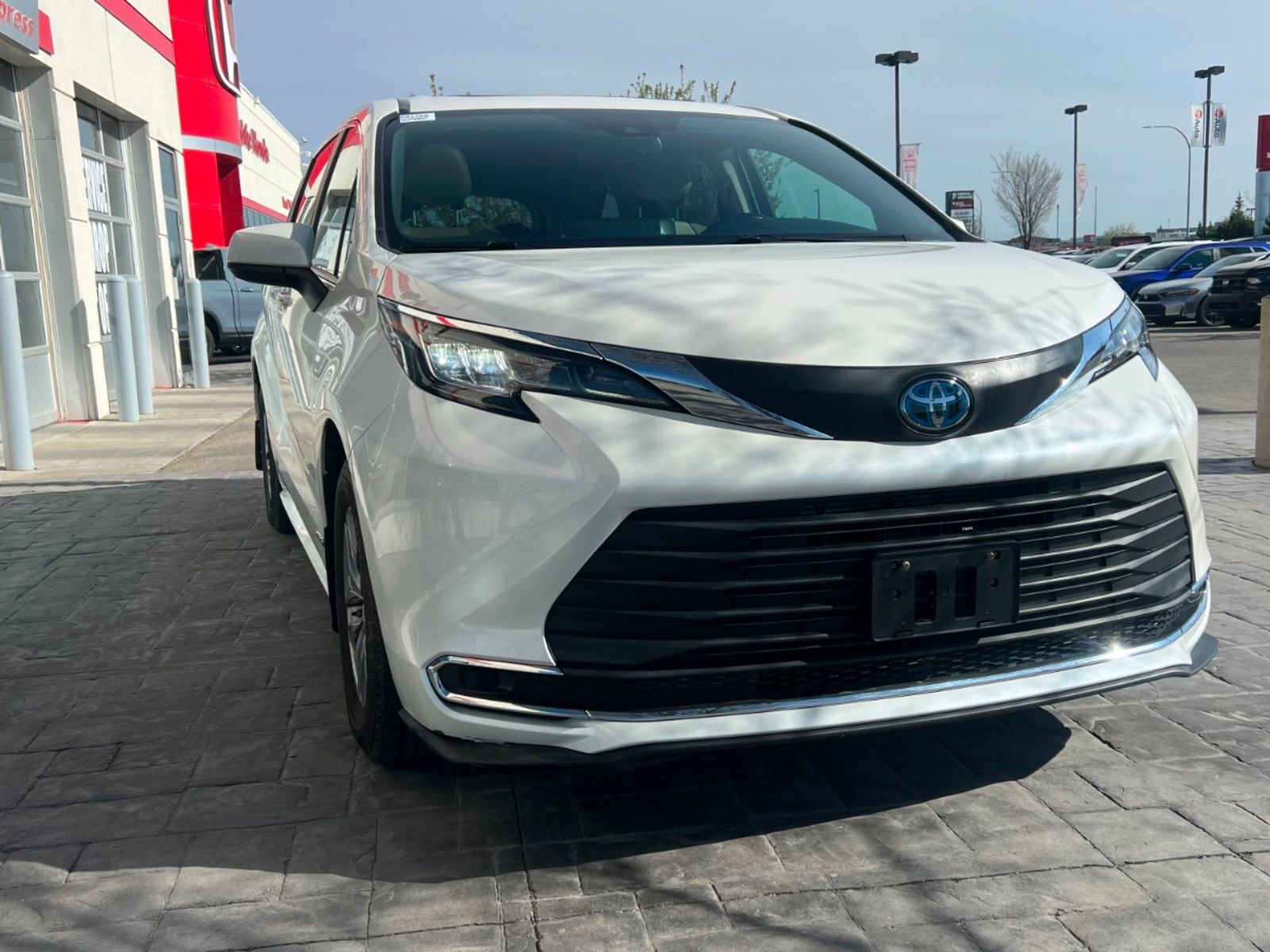 2021 Toyota Sienna XLE: No Accidents, AWD, Leather, Sunroof, Fully Lo