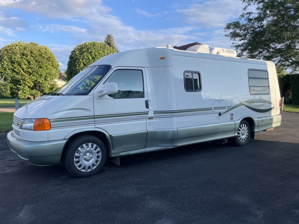 2002 Winnebago Rialta 22HD 