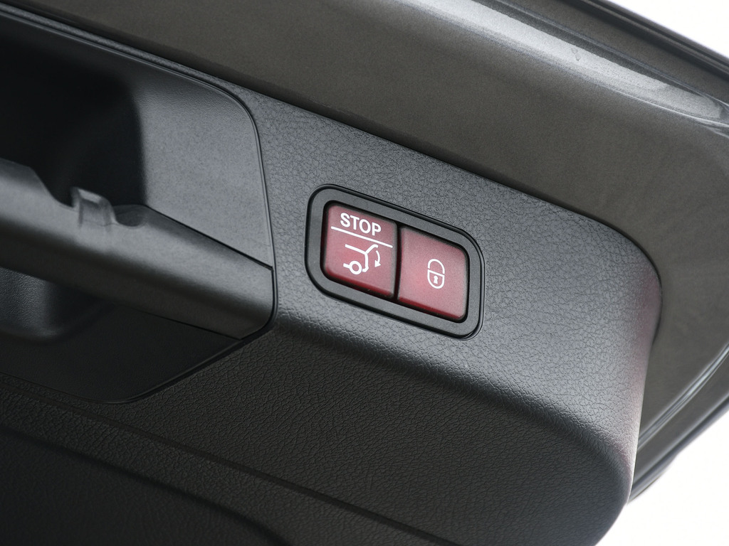 2024 Mercedes-Benz GLB 250 4MATIC, Toronto, Cash