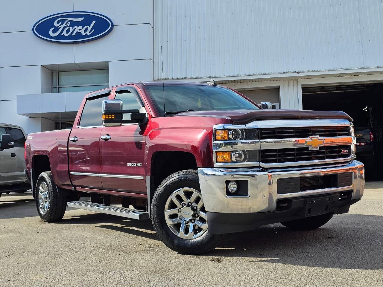 2016 Chevrolet SILVERADO 2500HD LTZ *Heated seats, Power windows + Power seats*