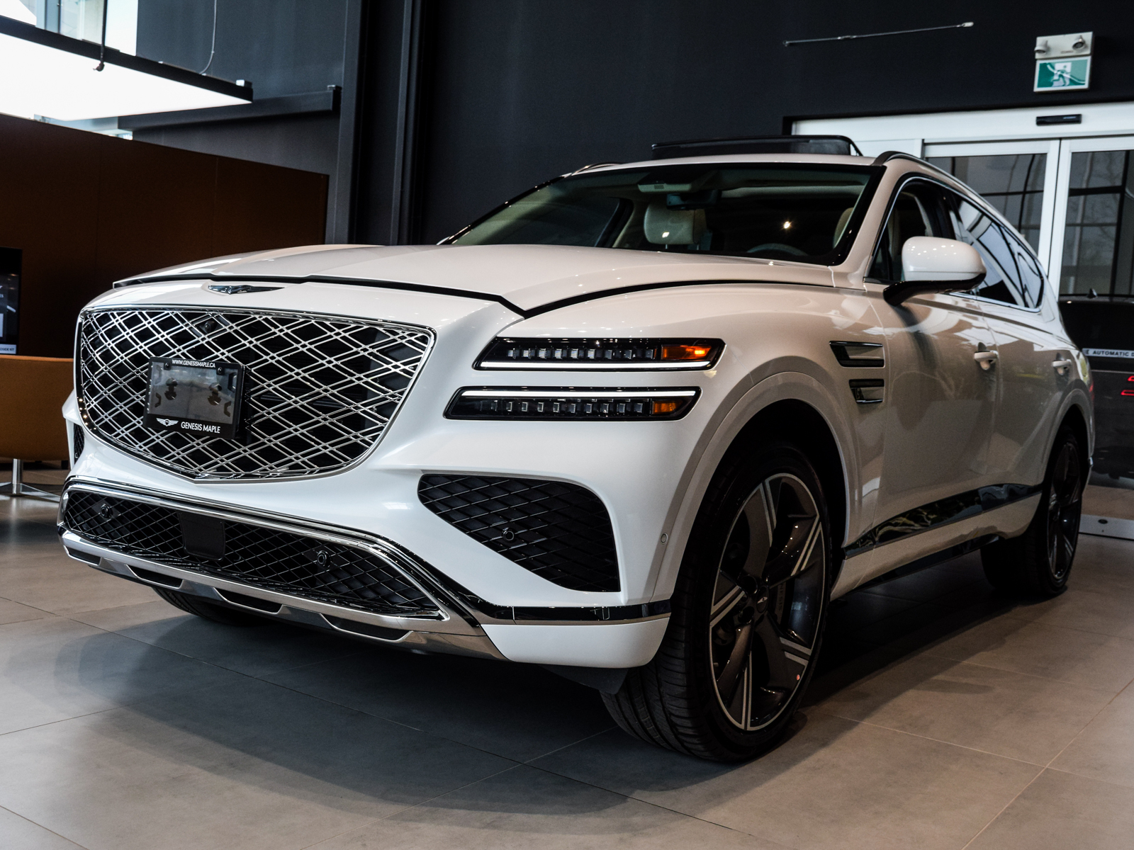 2025 Genesis GV80 3.5T Prestige AWD 7P | Showroom Unit |