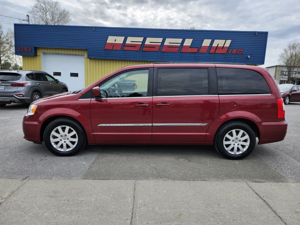 2015 Chrysler Town & Country Touring
