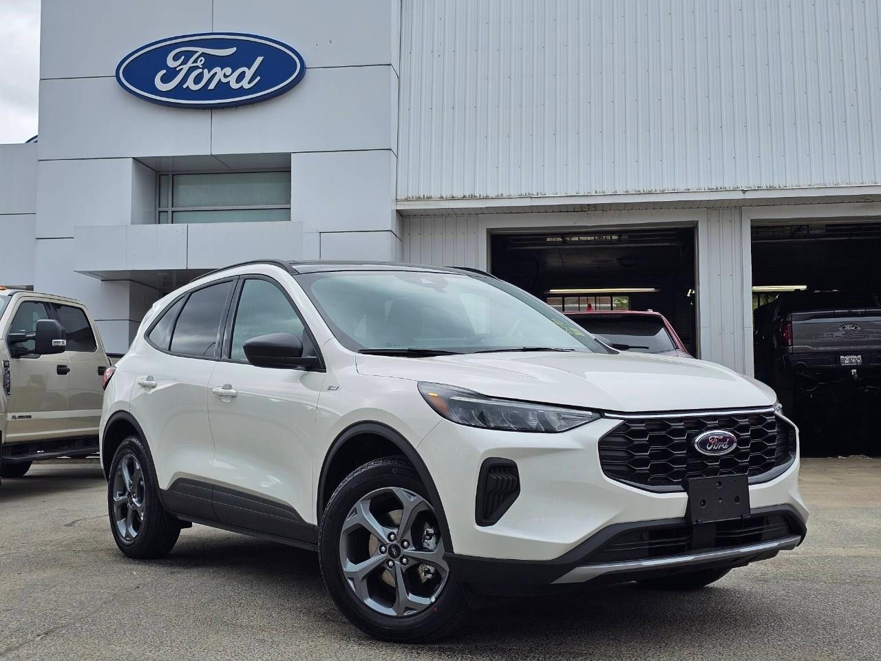 2025 Ford Escape ST-Line *Power seats, Heated seats + Alloy wheels*