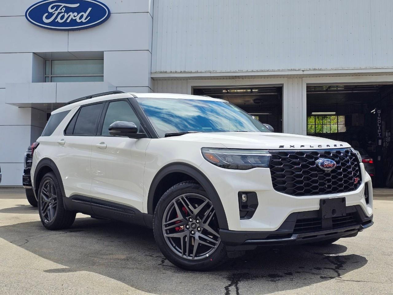 2025 Ford Explorer ST *Heated/Cooled seats, Moonroof + Alloy wheels*