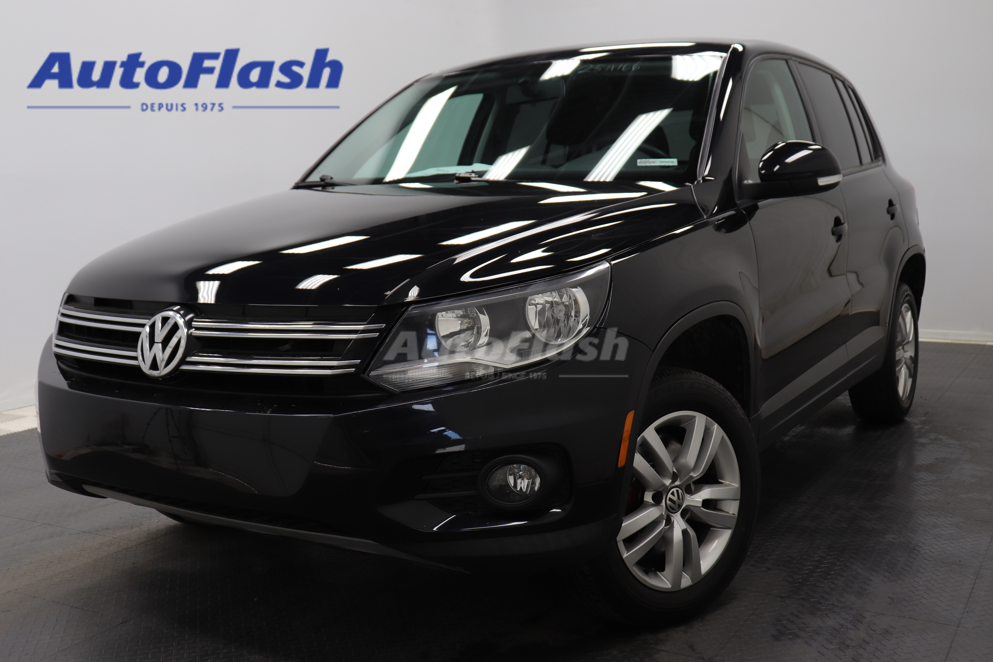 2017 Volkswagen Tiguan TRENDLINE, CAMERA, BLUETOOTH, MAGS