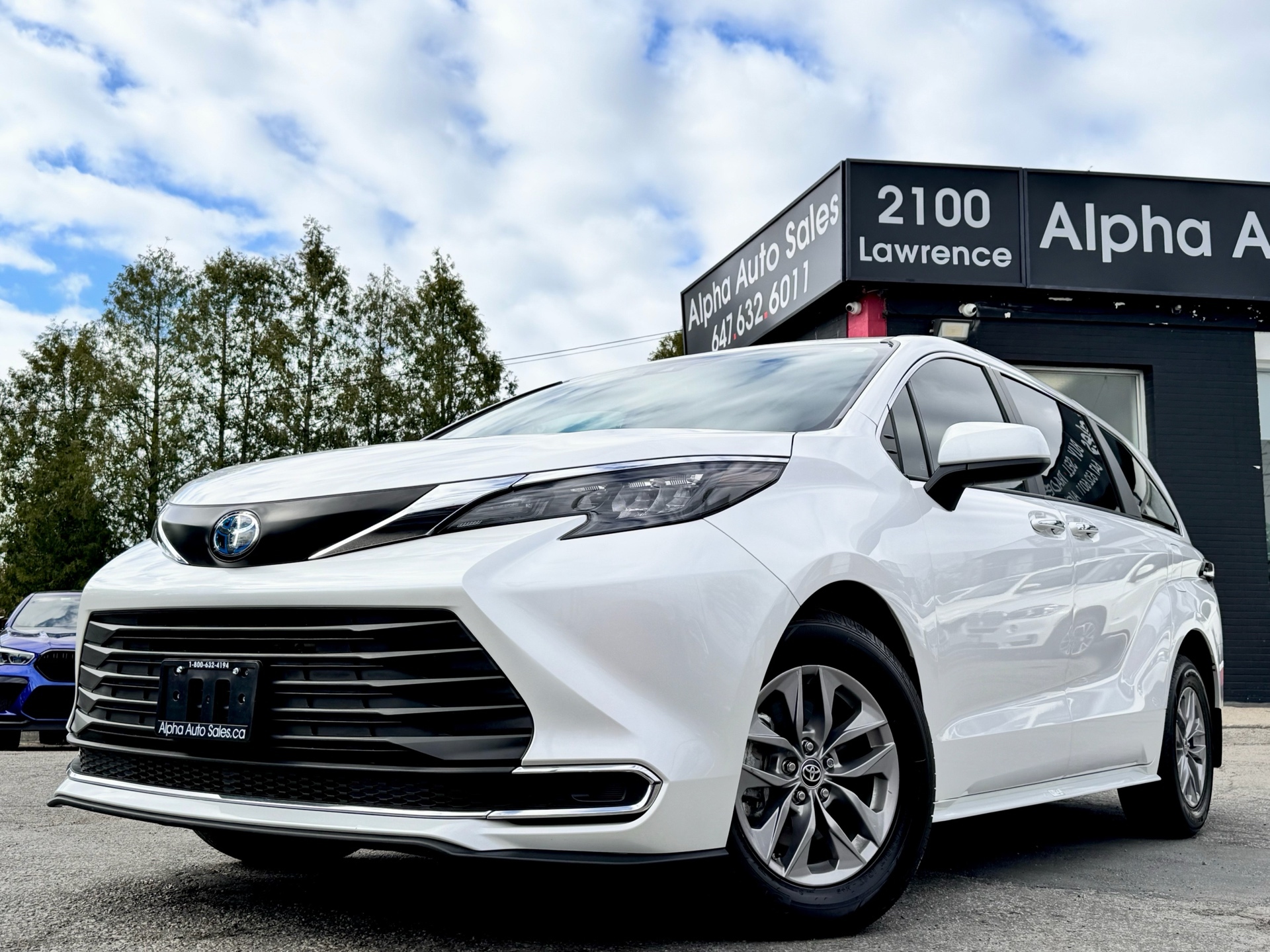 2024 Toyota Sienna Hybrid XLE 8-Passenger|LEATHER|SUNROOF|