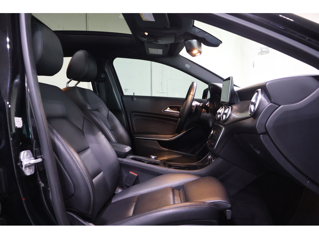 2016 Mercedes-Benz GLA 250 4MATIC, Toronto, Cash