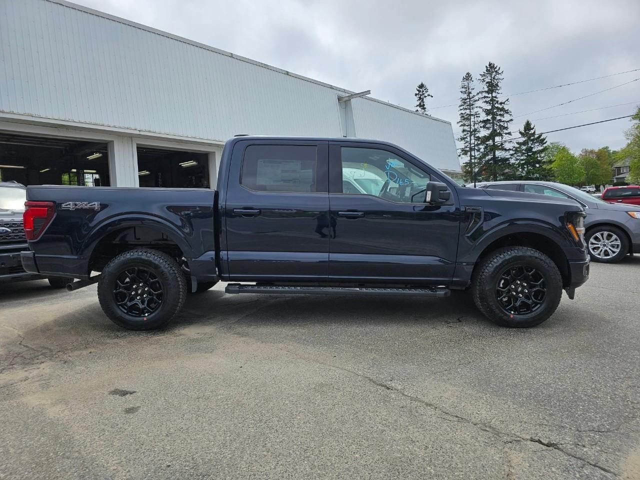 2025 Ford F-150 XLT *Power windows, Backup camera + Car play*