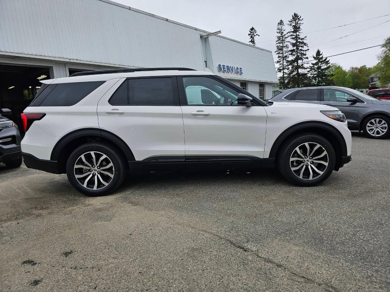 2025 Ford Explorer ST-Line *Power windows/Seats + Car Play*