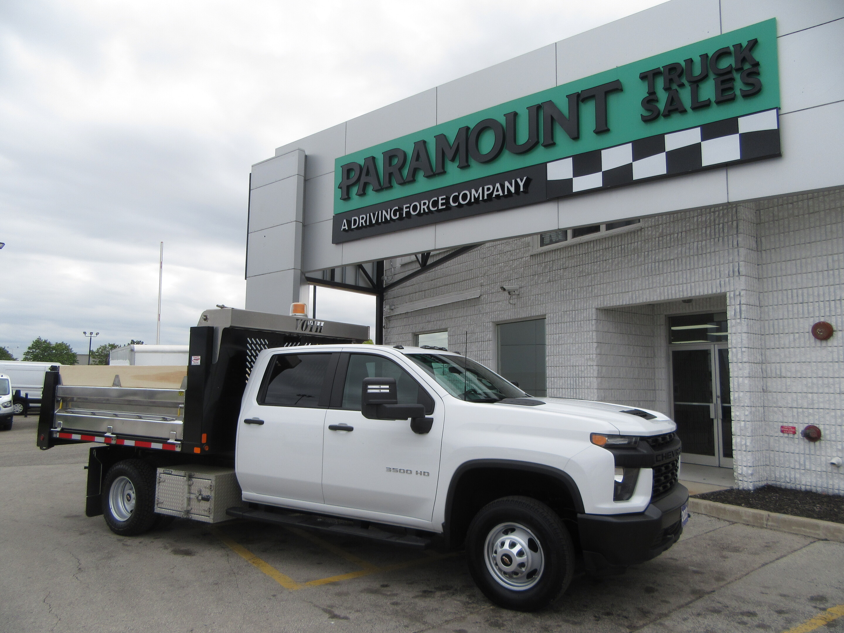 2023 Chevrolet 3500 SILVERADO CREW CAB 4X4 DUMP BOX