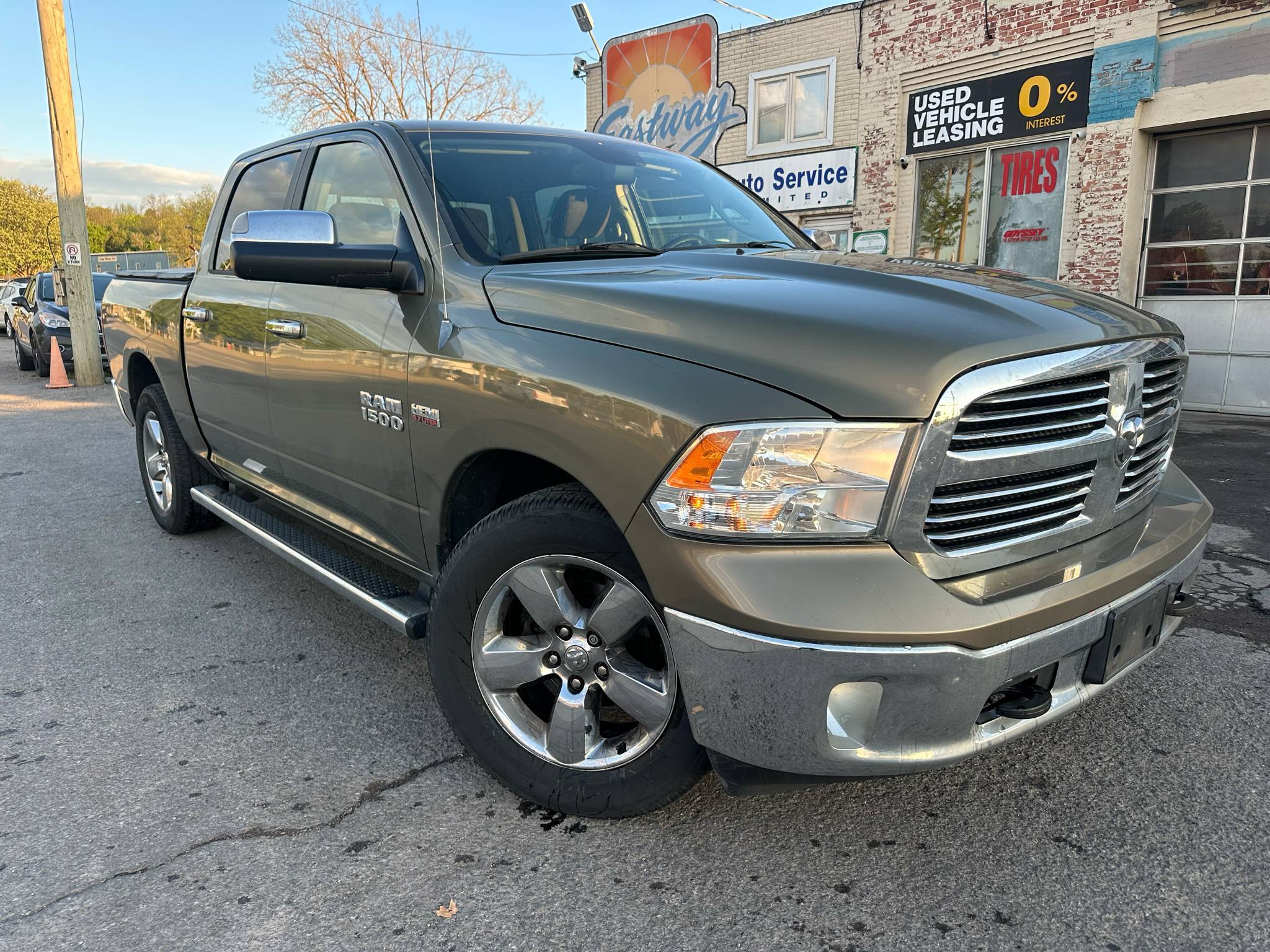 2013 Ram 1500 4WD Crew Cab 140.5  Big Horn