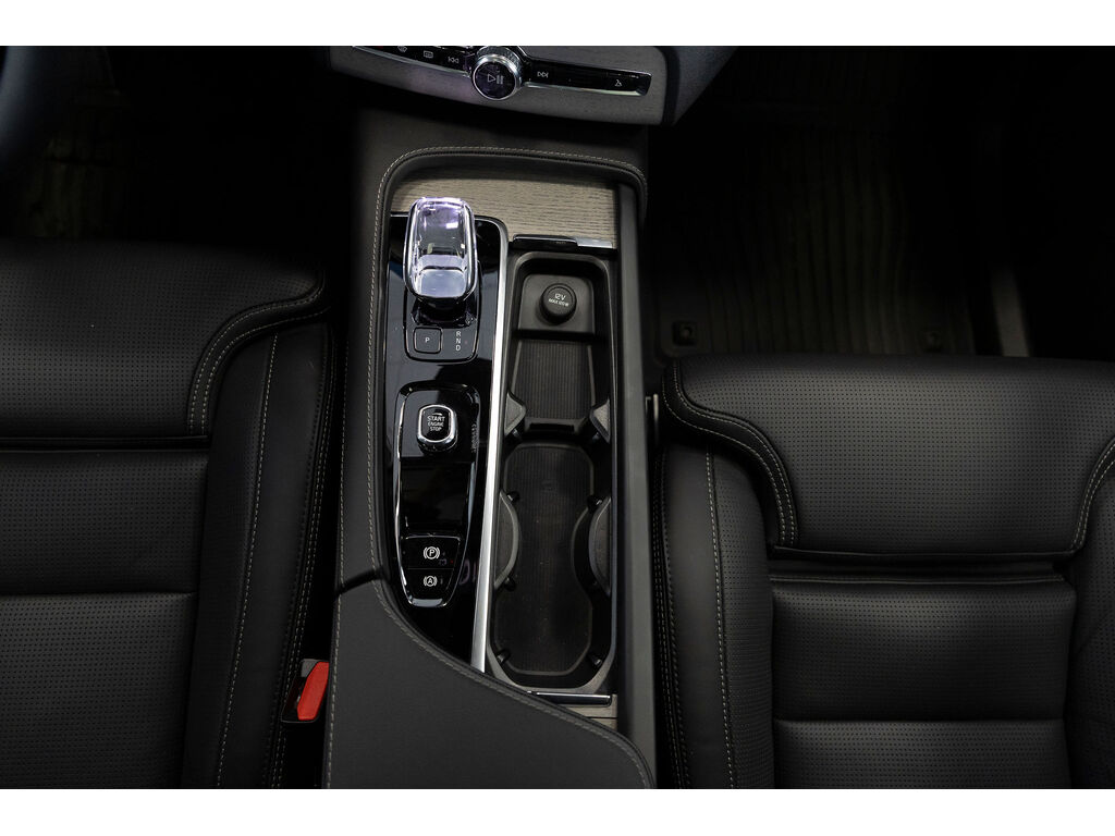 2025 Volvo XC90 B6 Ultra Bright Theme, Vancouver, Cash