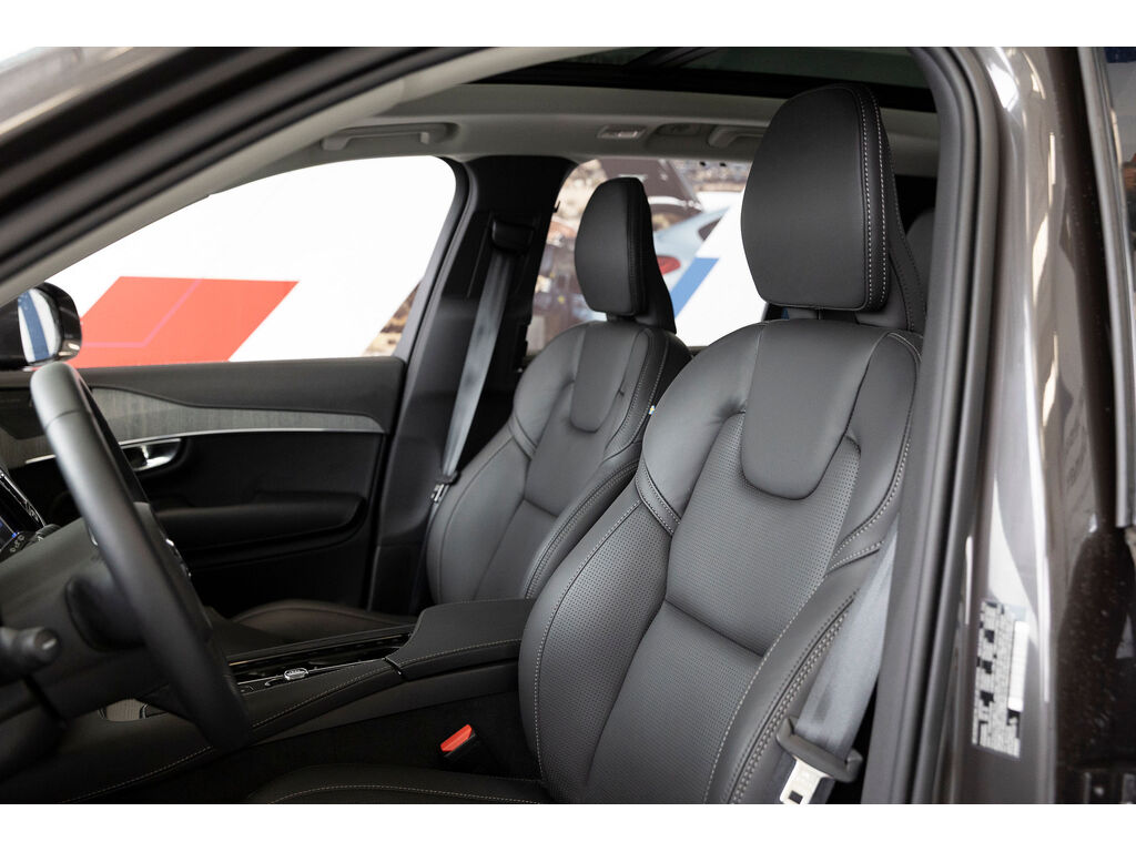 2025 Volvo XC90 B6 Ultra Bright Theme, Vancouver, Cash