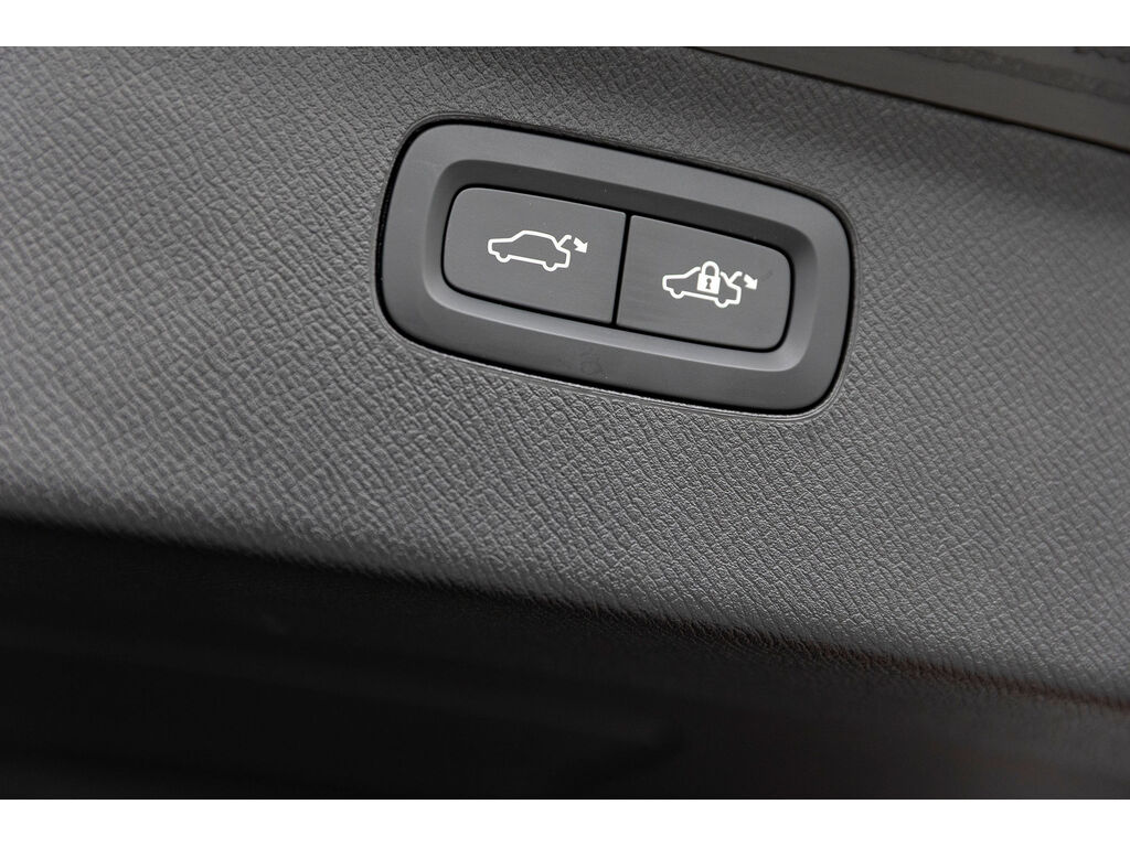 2025 Volvo XC90 B6 Ultra Bright Theme, Vancouver, Cash