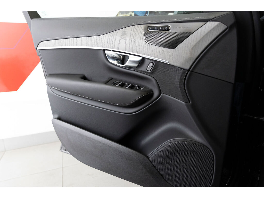 2025 Volvo XC90 B6 Ultra Bright Theme, Vancouver, Cash