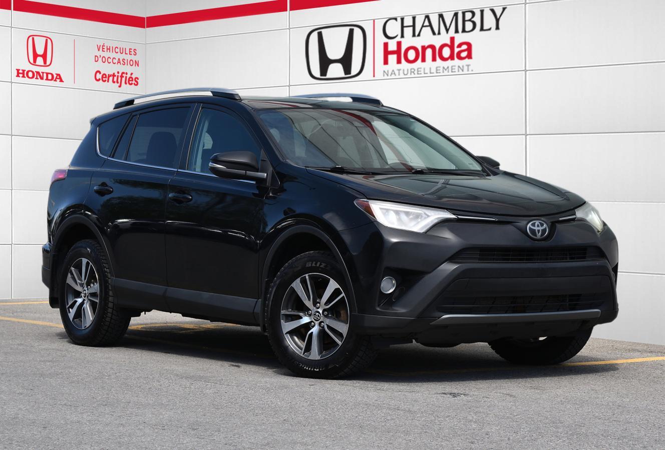 2017 Toyota RAV4 XLE + AWD + TOIT + HITCH