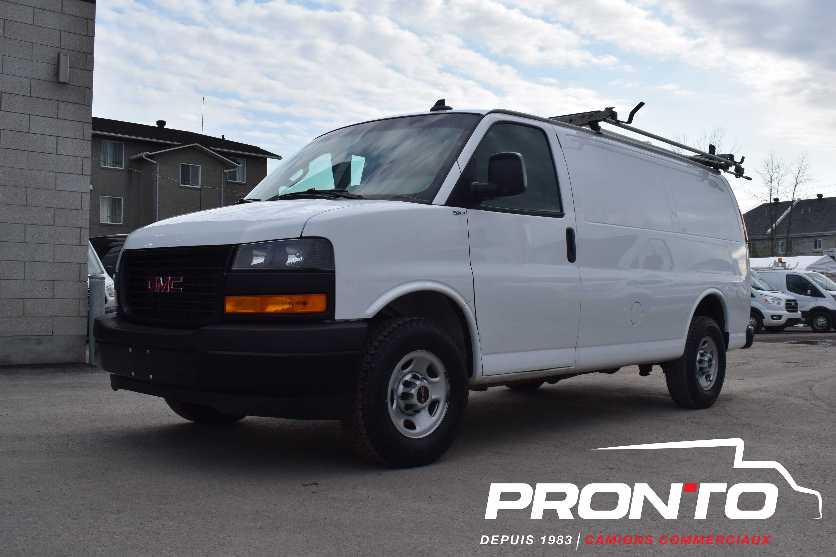2020 GMC Savana Cargo Van 2500 ** Support à Échelle & Tablettes  ** 