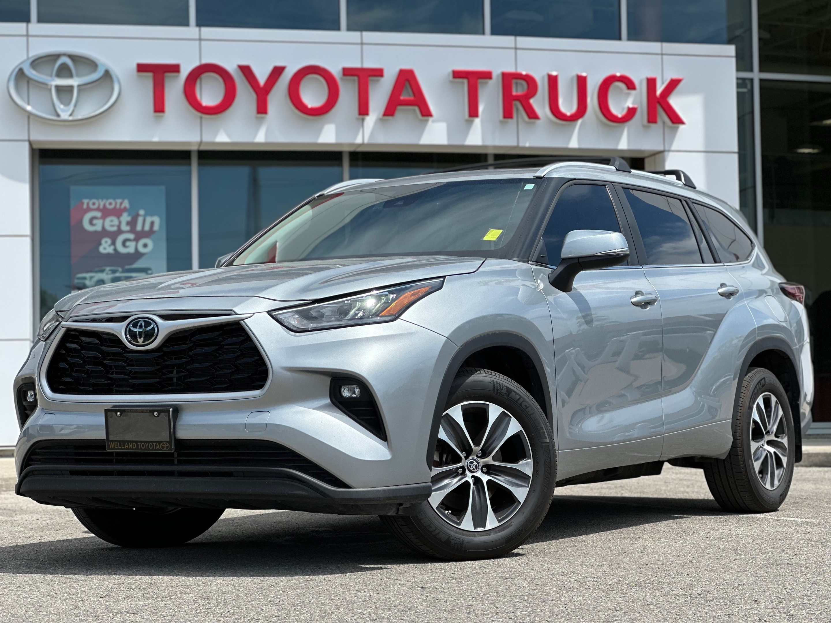 2024 Toyota Highlander XLE APPLE CARPLAY/ANDROID AUTO. HEATED STEERING WH