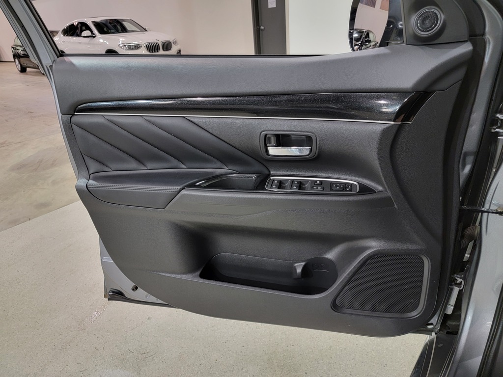 Mitsubishi Outlander PHEV 2022