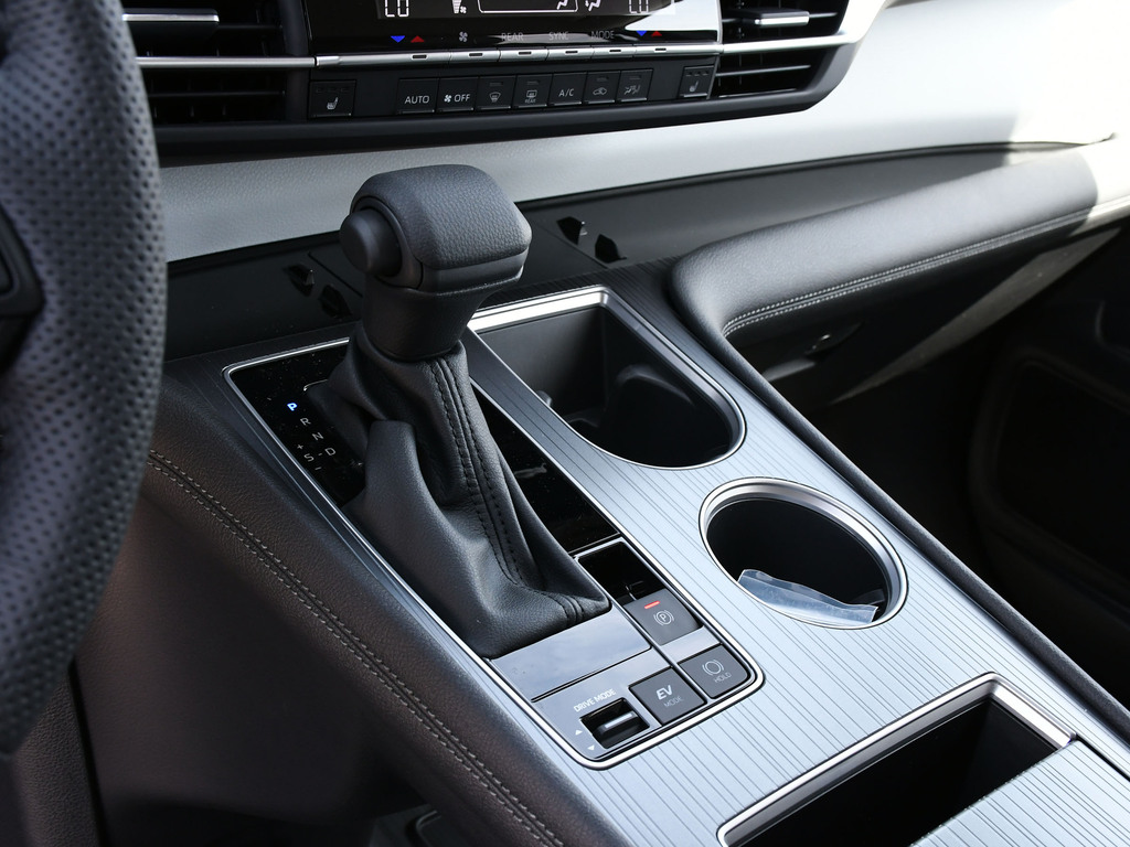 2025 Toyota Sienna LE 8-Passenger, Toronto, Cash