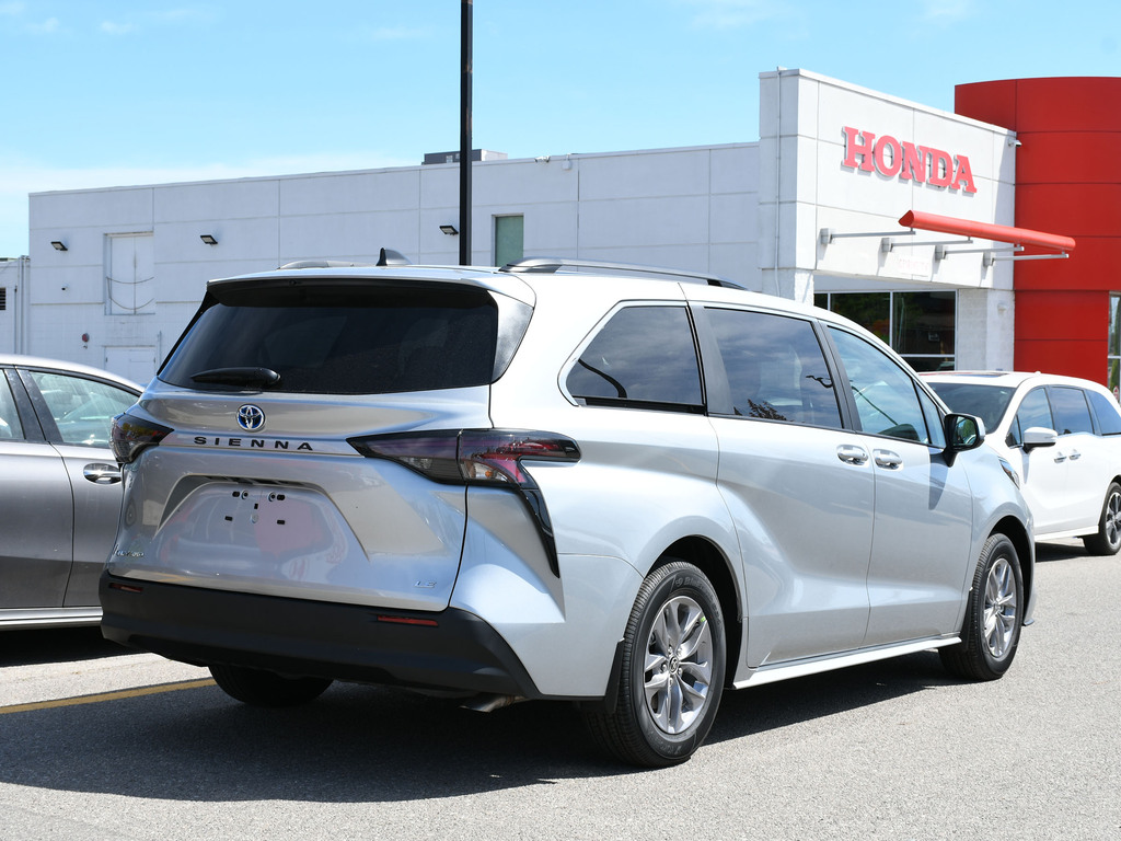 2025 Toyota Sienna LE 8-Passenger, Toronto, Cash
