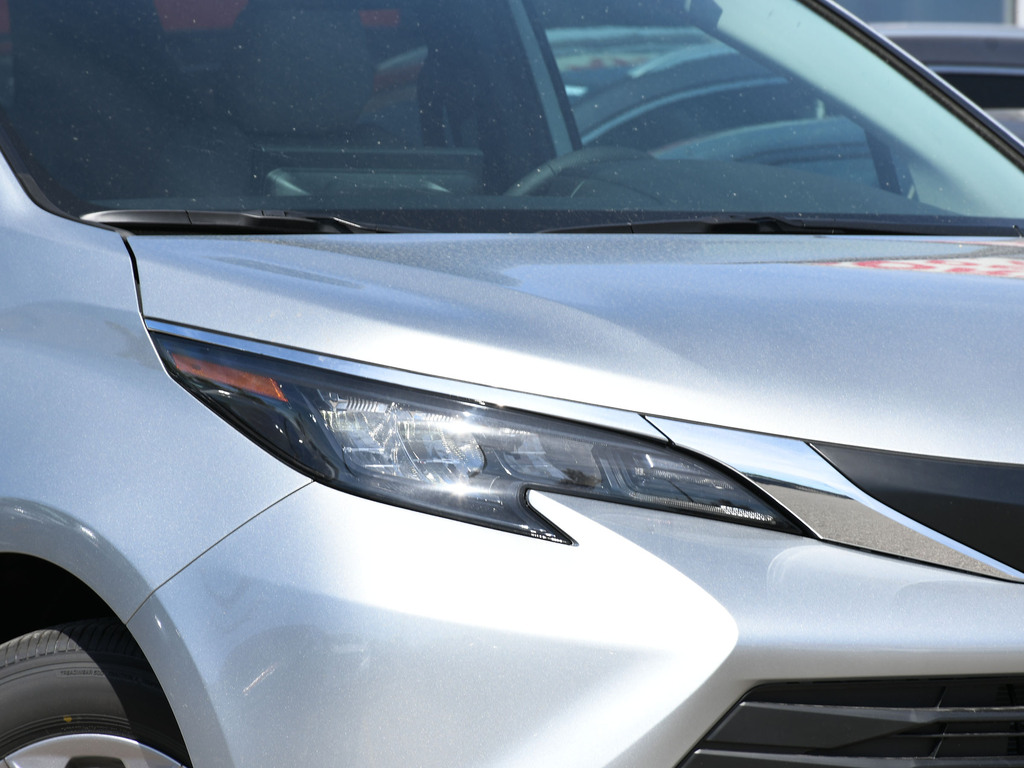 2025 Toyota Sienna LE 8-Passenger, Toronto, Cash
