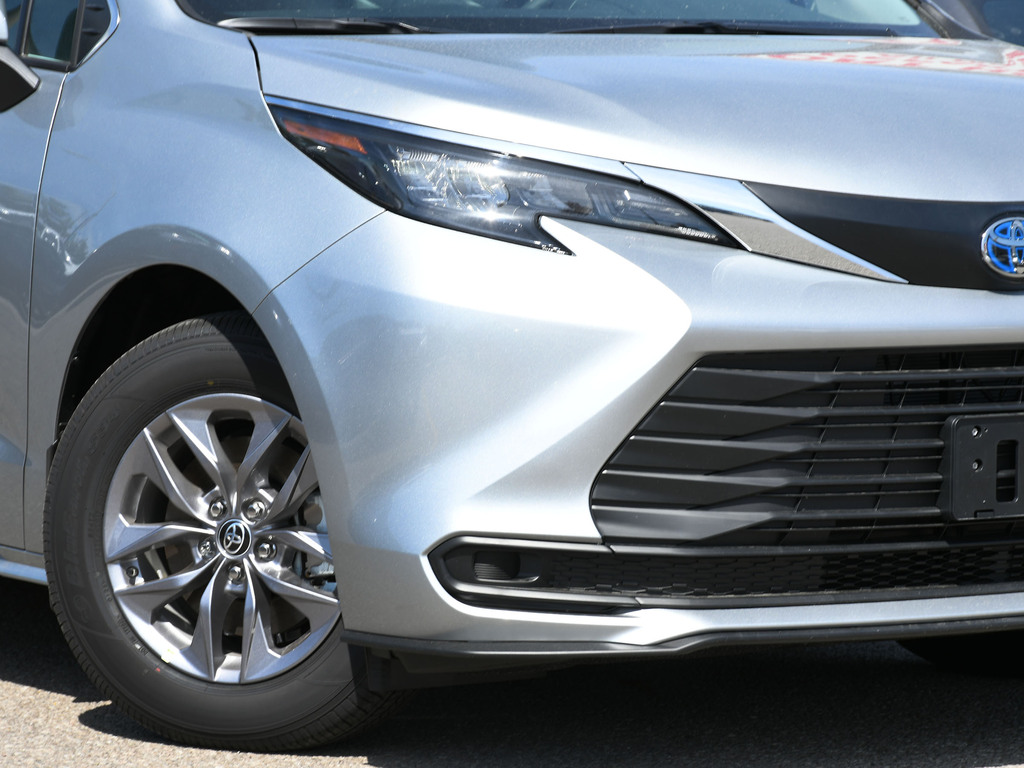 2025 Toyota Sienna LE 8-Passenger, Toronto, Cash