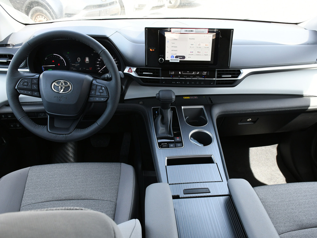 2025 Toyota Sienna LE 8-Passenger, Toronto, Cash