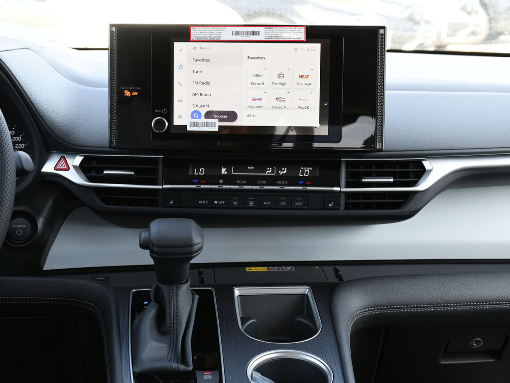 2025 Toyota Sienna LE 8-Passenger, Toronto, Cash