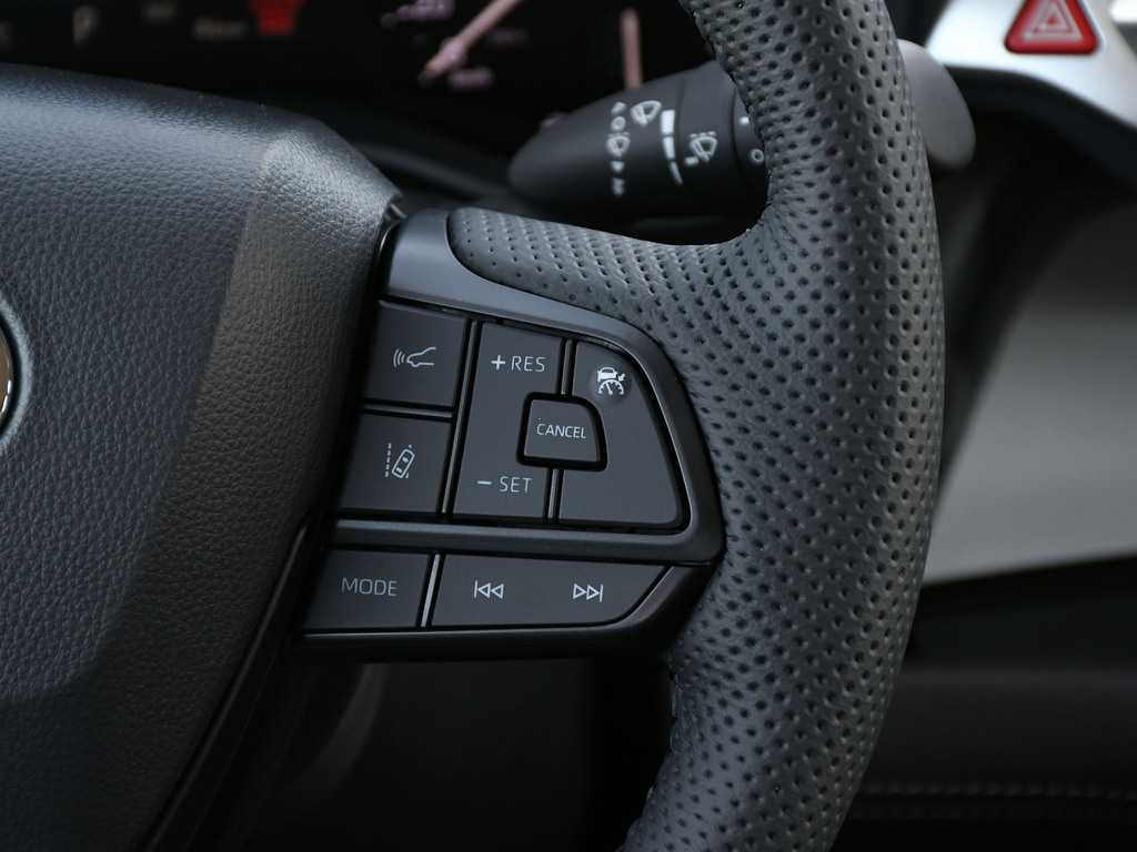 2025 Toyota Sienna LE 8-Passenger, Toronto, Cash
