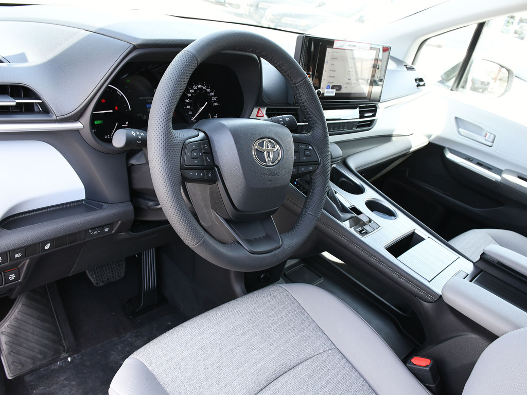 2025 Toyota Sienna LE 8-Passenger, Toronto, Cash