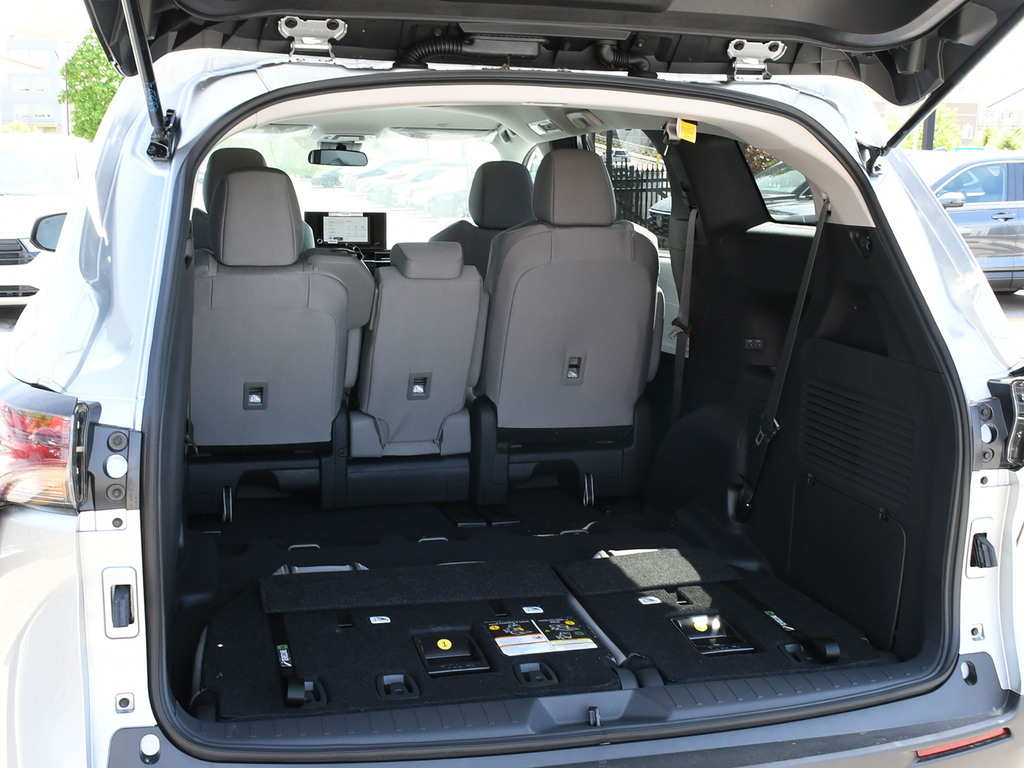 2025 Toyota Sienna LE 8-Passenger, Toronto, Cash