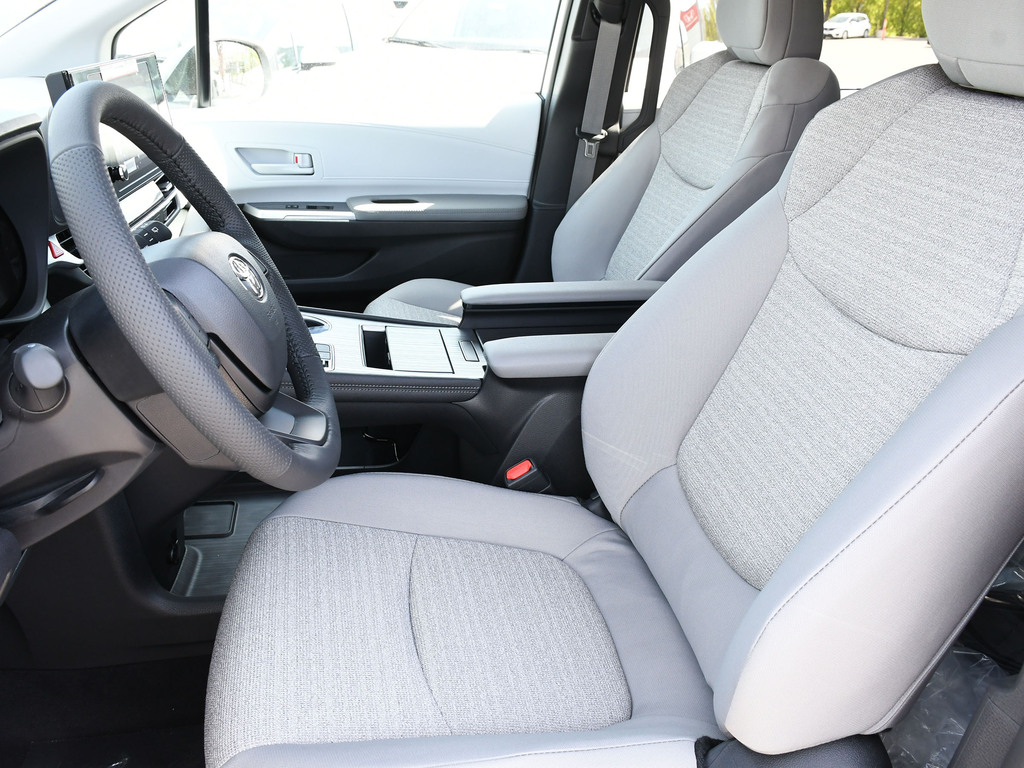 2025 Toyota Sienna LE 8-Passenger, Toronto, Cash