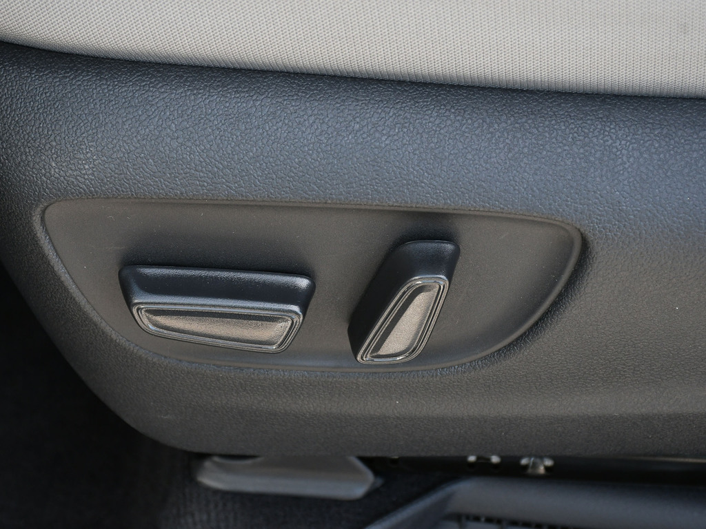 2025 Toyota Sienna LE 8-Passenger, Toronto, Cash