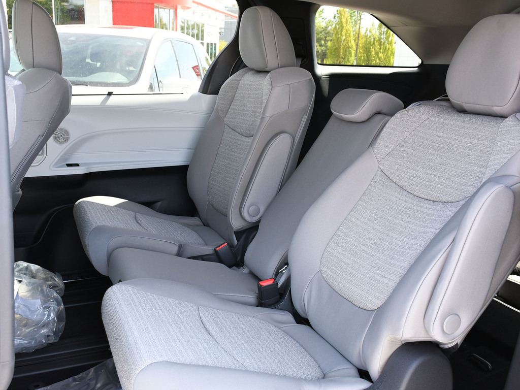2025 Toyota Sienna LE 8-Passenger, Toronto, Cash