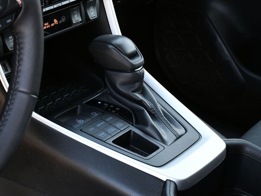 2024 Toyota RAV4 XLE, Toronto, Cash