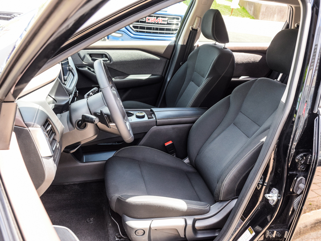 2023 Nissan Rogue S, Toronto, Cash