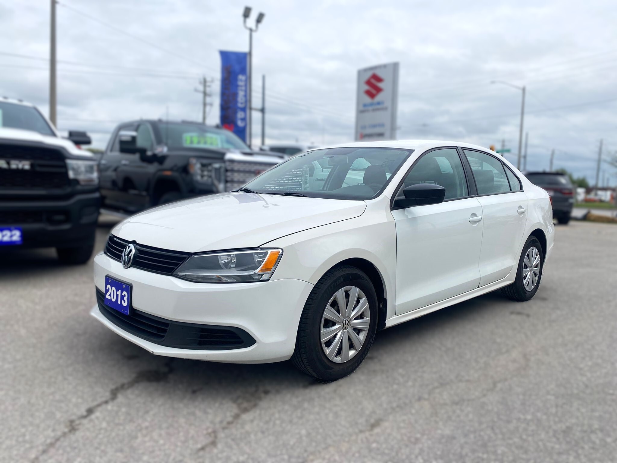 2013 Volkswagen Jetta Sedan Heated Seats ~Bluetooth ~ Power windows + Locks