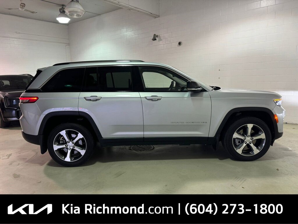 2023 Jeep Grand Cherokee 4xe 4x4   Plug-in Hybrid   Low kms   Fully Loaded, Vancouver, Cash