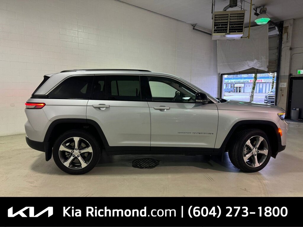 2023 Jeep Grand Cherokee 4xe 4x4   Plug-in Hybrid   Low kms   Fully Loaded, Vancouver, Cash