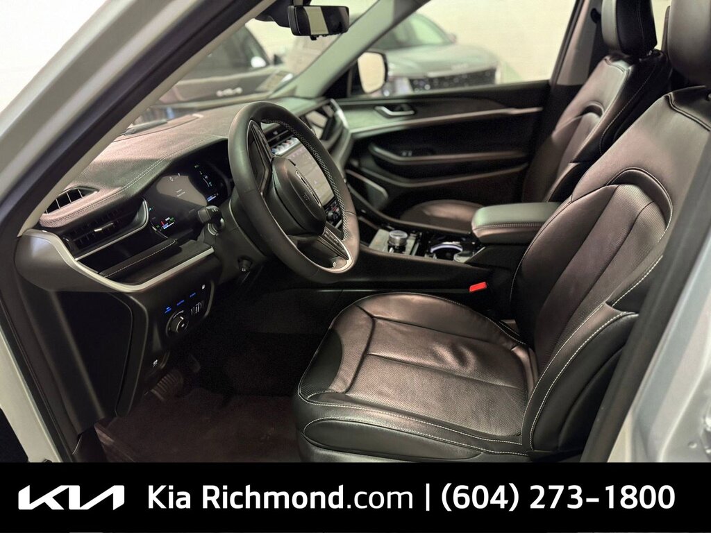 2023 Jeep Grand Cherokee 4xe 4x4   Plug-in Hybrid   Low kms   Fully Loaded, Vancouver, Cash
